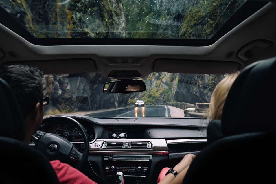 Оренда авто з панорамним дахом